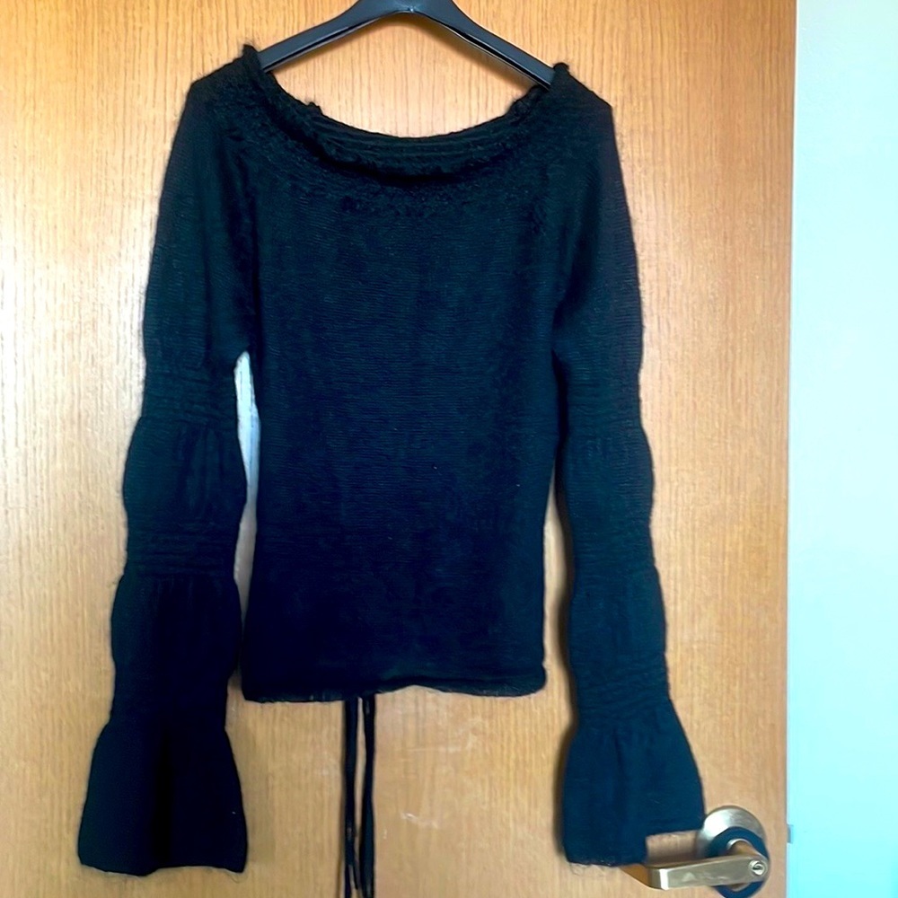 Victoria’s Secret Off the Shoulder - Picture 4 of 7